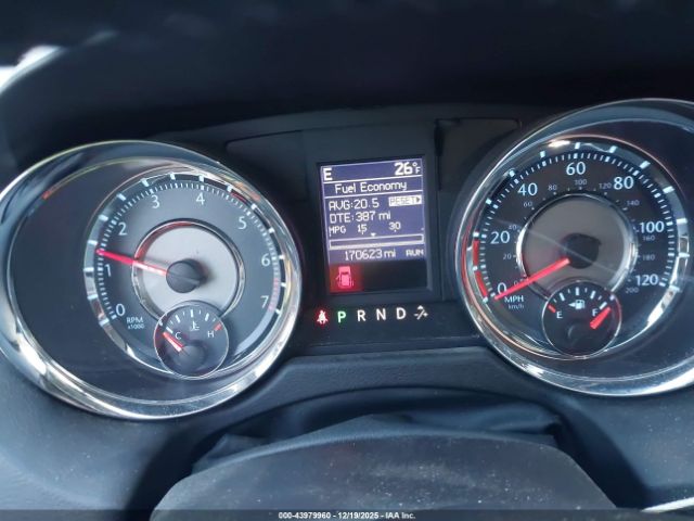 Chrysler Town & Country Touring Image 13