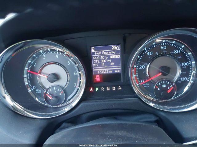 Chrysler Town & Country Touring Image 13