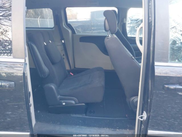 Chrysler Town & Country Touring Image 19