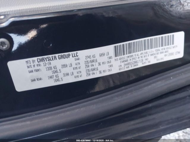 Chrysler Town & Country Touring Image 9