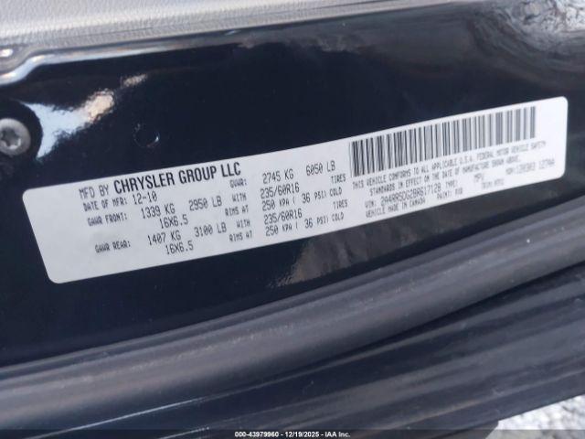 Chrysler Town & Country Touring Image 9