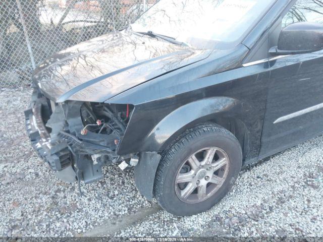 Chrysler Town & Country Touring Image 10