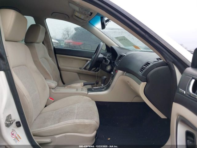 Subaru Outback 2.5i Image 2