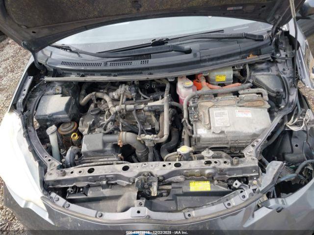 Toyota Prius c Two Image 7