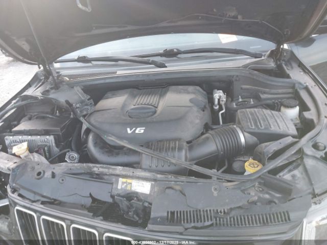 Jeep Grand Cherokee Laredo Image 11