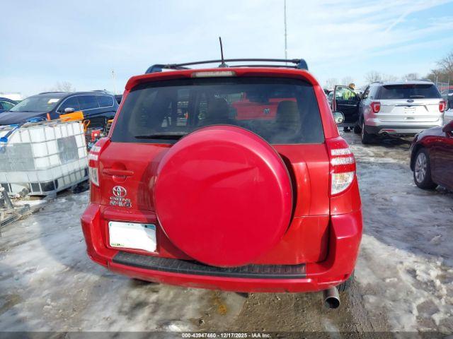 Toyota RAV4 Image 12